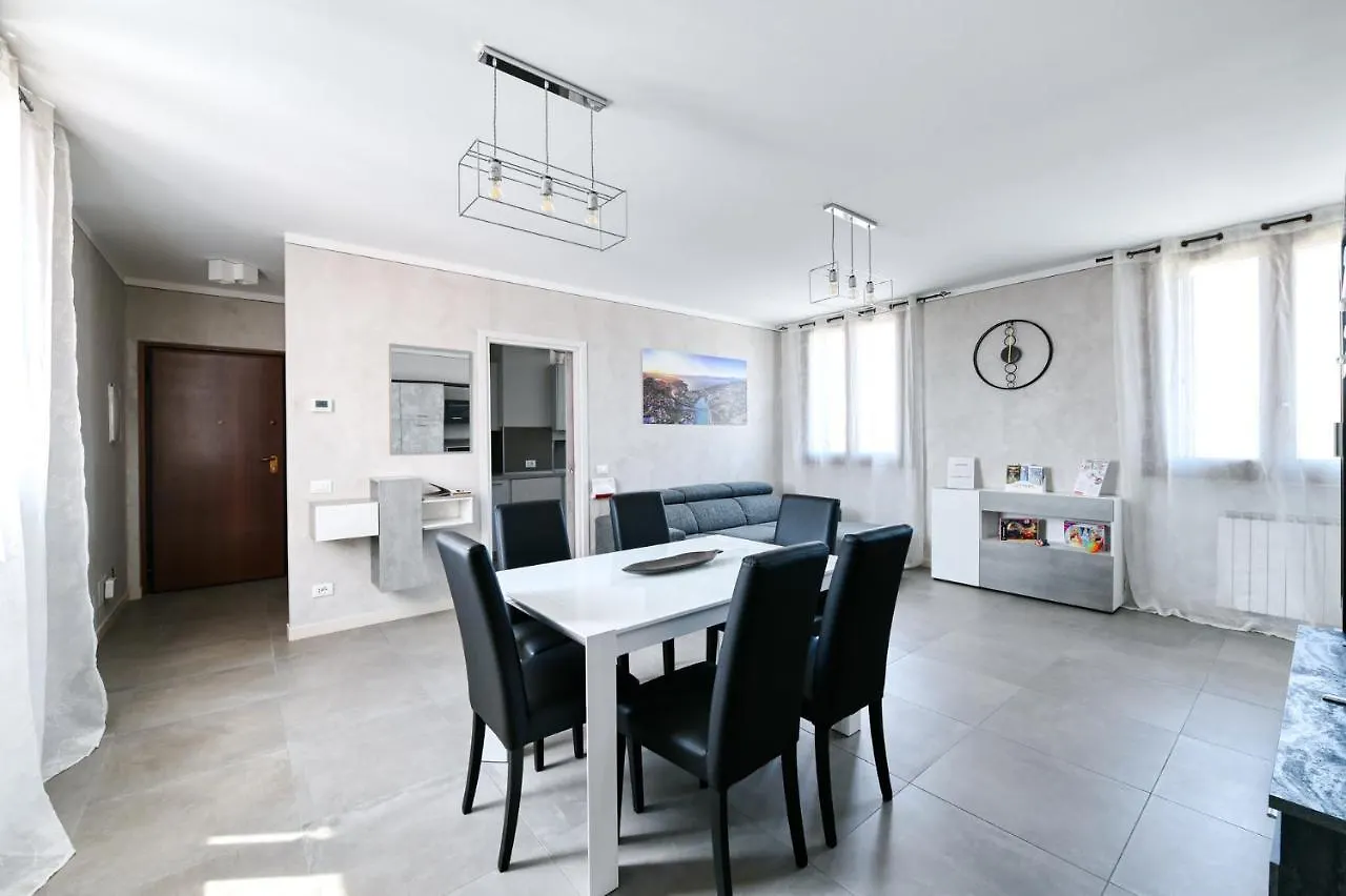 Apartment The Bridge - Peschiera Holiday Peschiera del Garda Italy