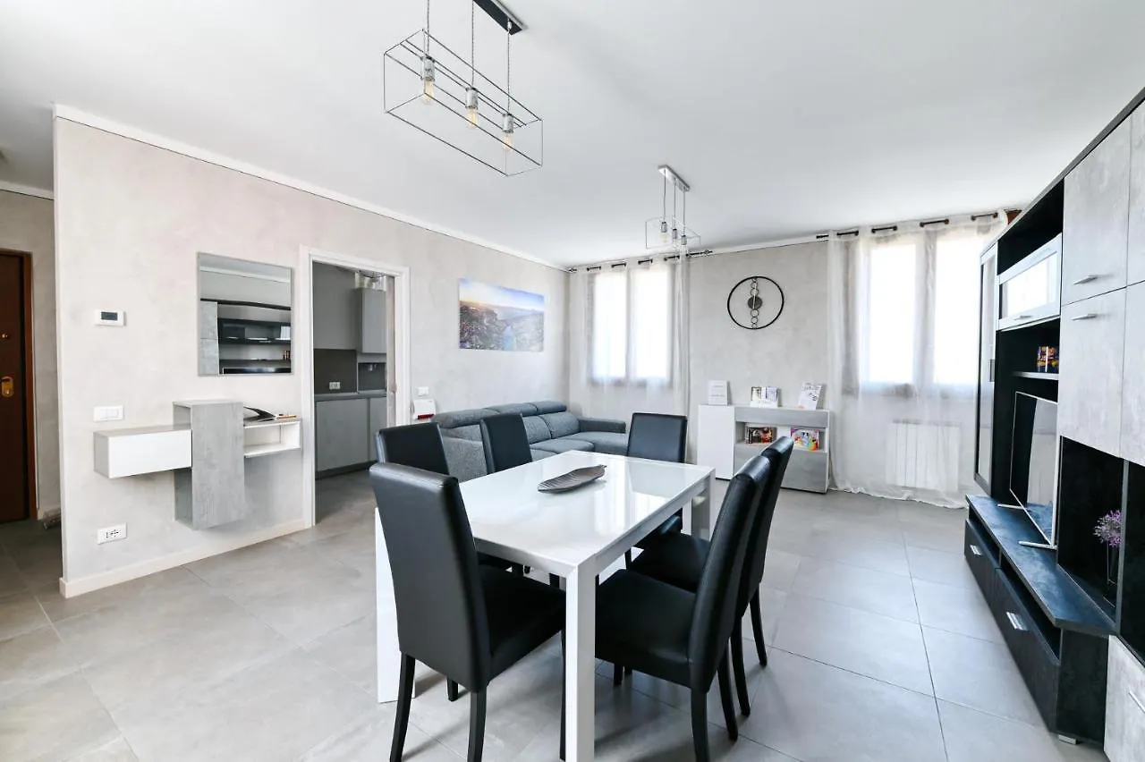 Apartment The Bridge - Peschiera Holiday Peschiera del Garda Italy